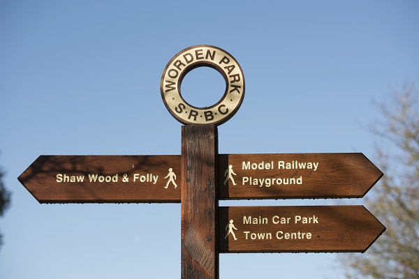 Worden Park sign post